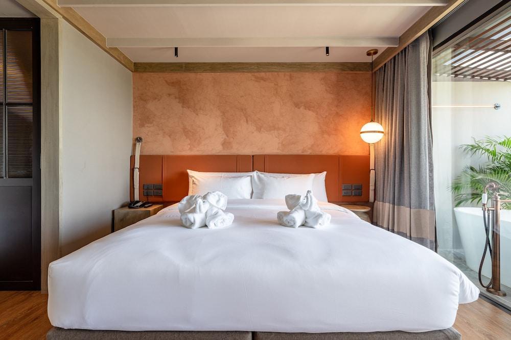 Thai Fight Hotel Room Type - Superior Double Room, 1 Bedroom, Bathtub