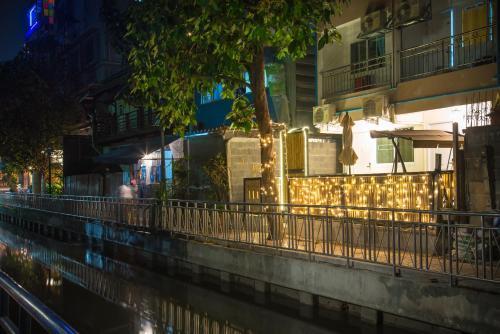 Canal View Lo-ha guest house, Contactless Check-in - Tap to explore photos