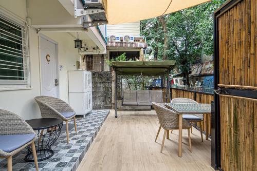 Canal View Lo-ha guest house, Contactless Check-in - Tap to explore photos