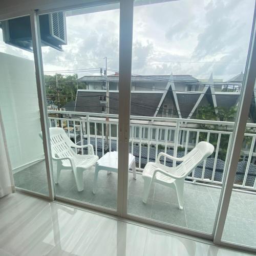 Da Bungalows Room Type - Tripple Room with Balcony (Front Building Road Side) Da Bungalows Room Type - Tripple Room with Balcony (Front Building Road Side)