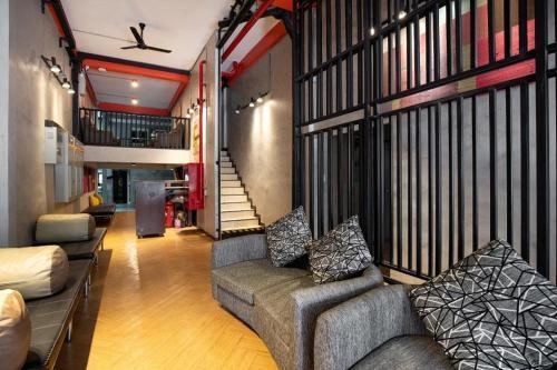Buri Hostel Bangkok - Tap to explore photos