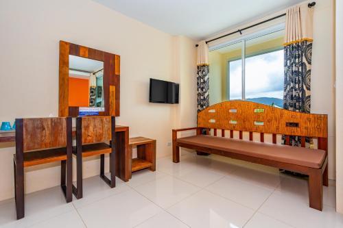 The Cheetar Hotel, Phuket Room Type - Deluxe Double Room (2 Adults + 1 Child)