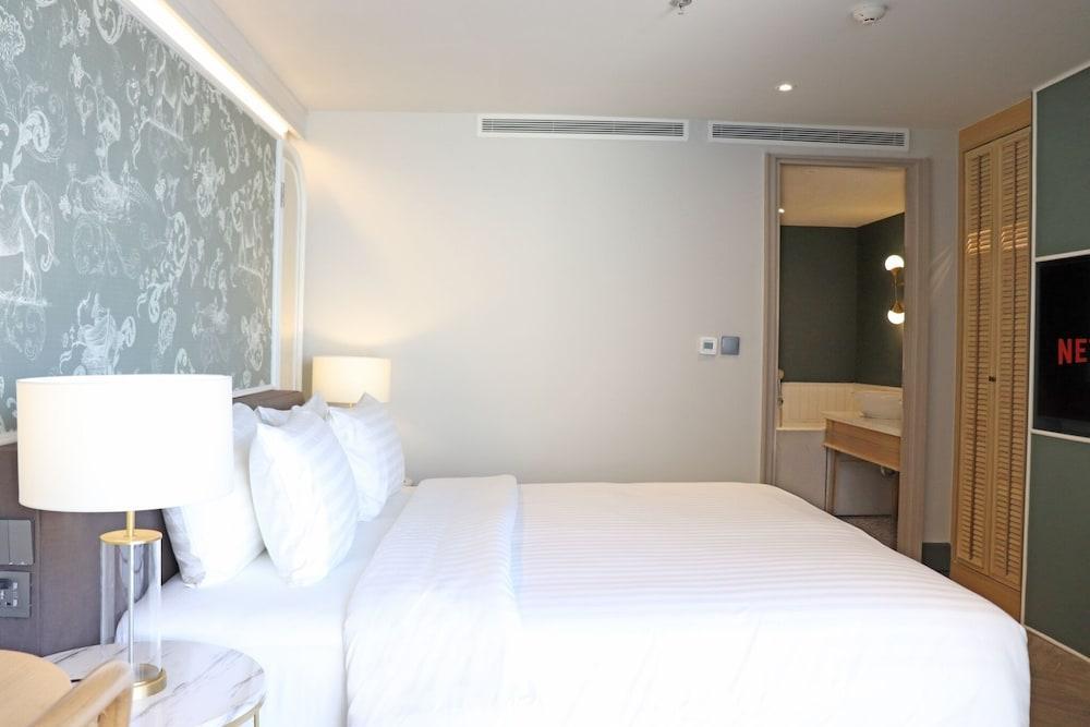 The Quarter Chaophraya by UHG Room Type - Quarter One-Bedroom River View King Suite