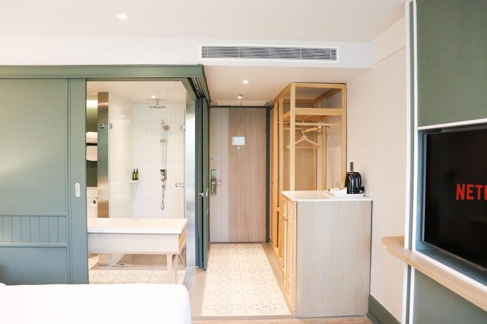 The Quarter Chaophraya by UHG Room Type - Superior City View with Balcony, King Bed The Quarter Chaophraya by UHG Room Type - Superior City View with Balcony, King Bed