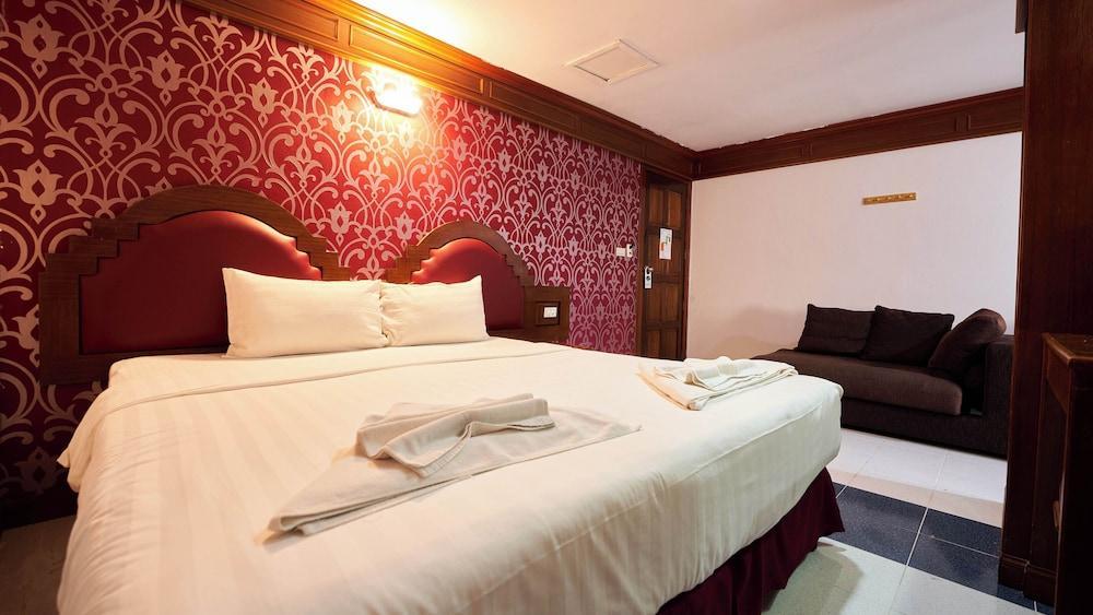 Lime Hotel Room Type - Family Room, Balcony