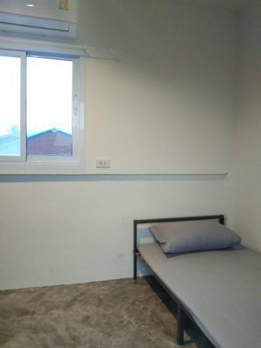 The Dreamcatcher Hostel Nathon SamuiSunset Room Type - Twin Room with Shared Bathroom