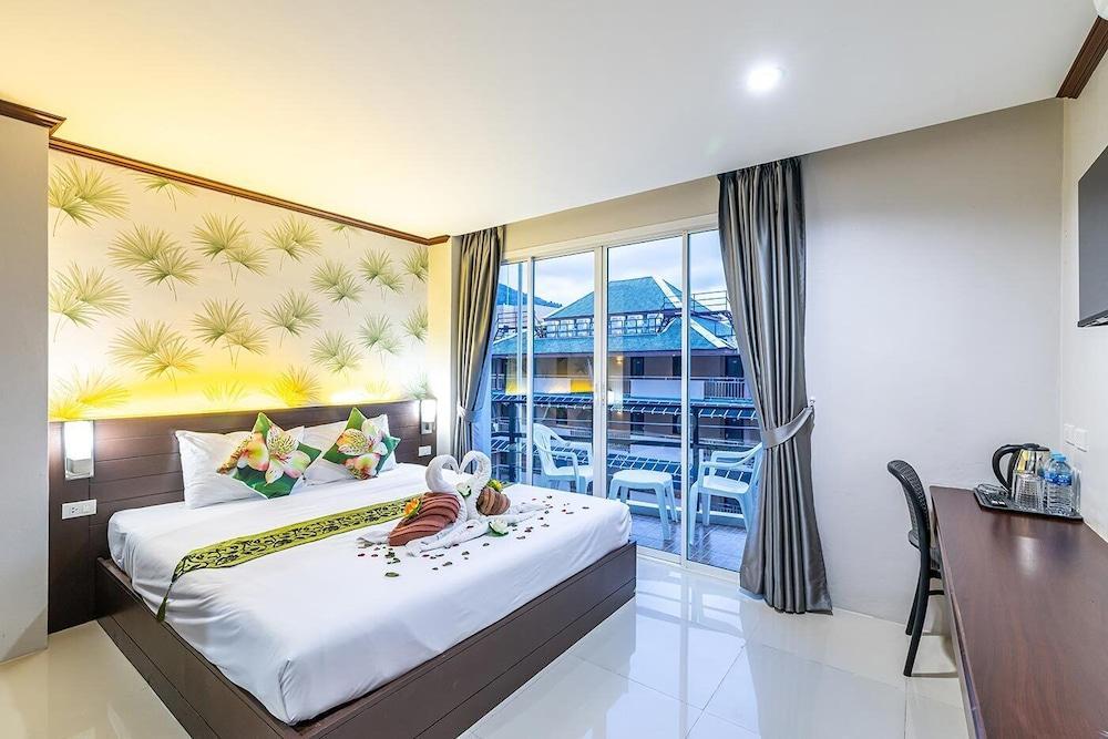 The Chic Patong Room Type - Standard Double Room
