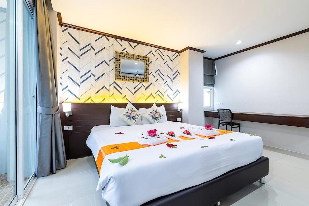 The Chic Patong Room Type - Superior Double Room