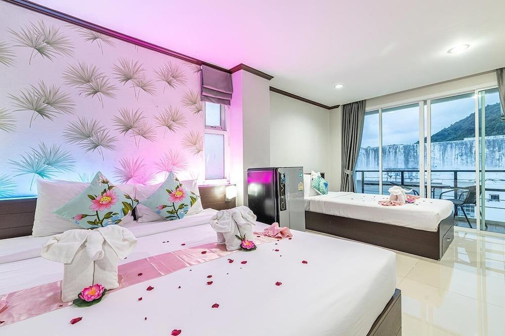 The Chic Patong Room Type - Family Double Room