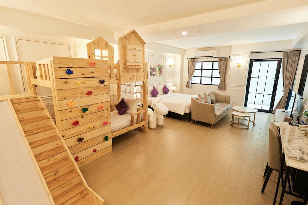 Rose Apple Hotel Room Type - Family Room