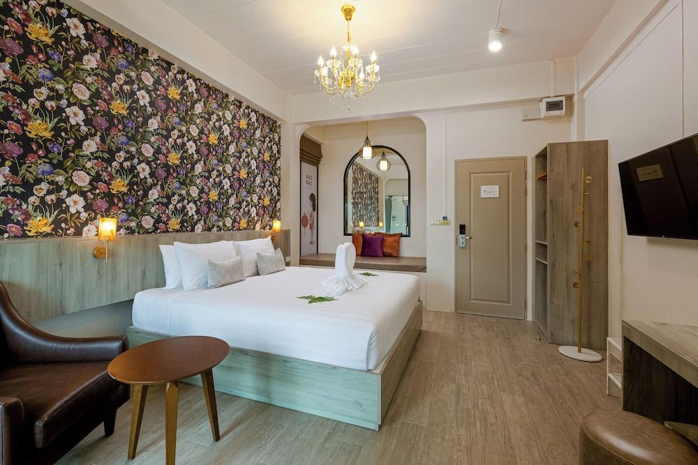 ANGPAO HOTEL Room Type - Romantic Room, 1 King Bed, Tower, Nature View