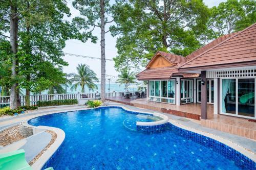 RimLay Beachfront Pool Villa - Tap to explore photos