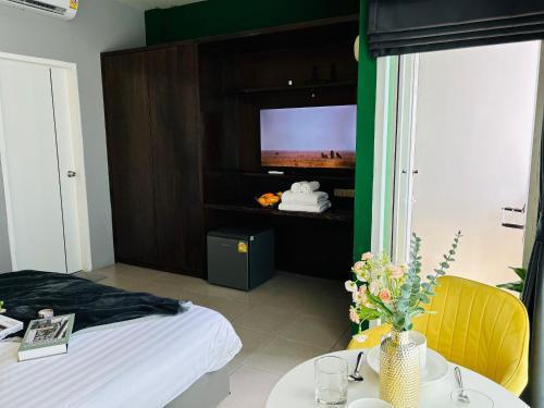 Studio room in Mango House - Tap to explore photos