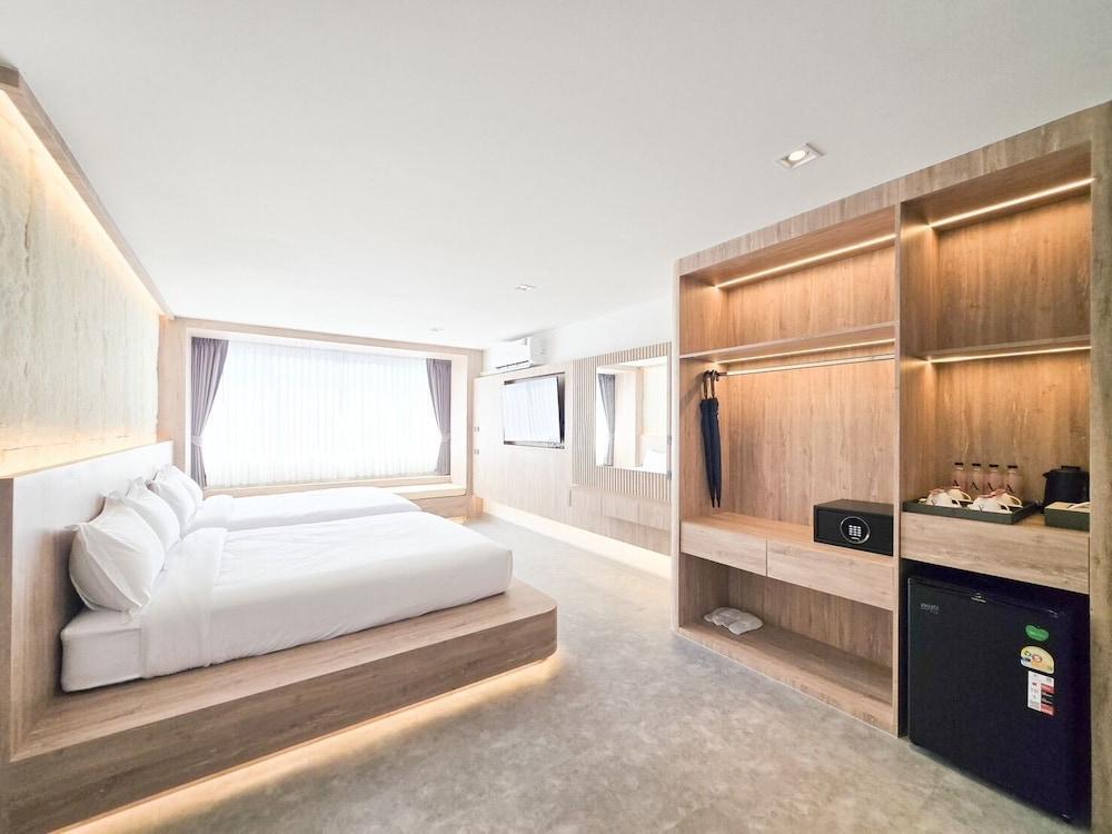 Ascella Bangkok Hotel Room Type - Deluxe Quadruple Room