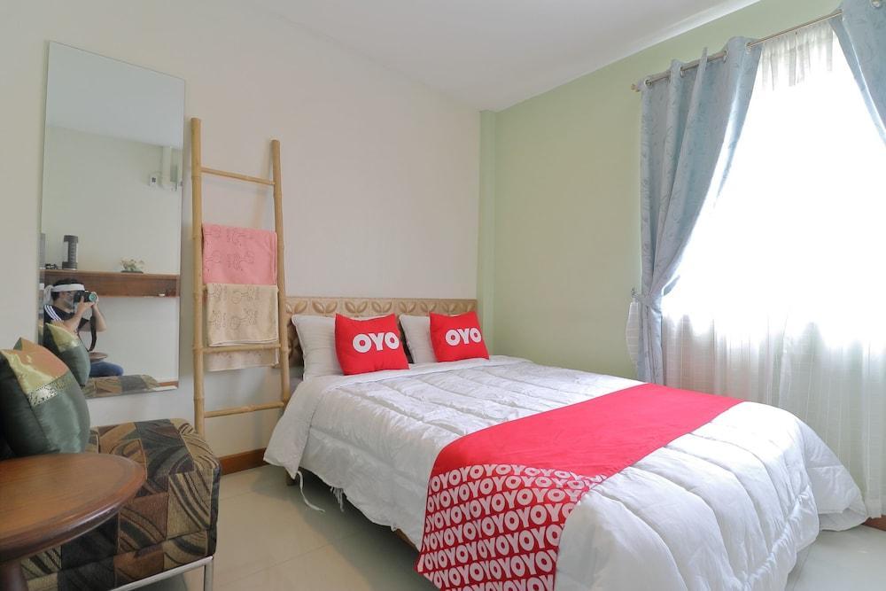 Saen Sabai Hostel Room Type - Premium Double room, Shared Bathroom