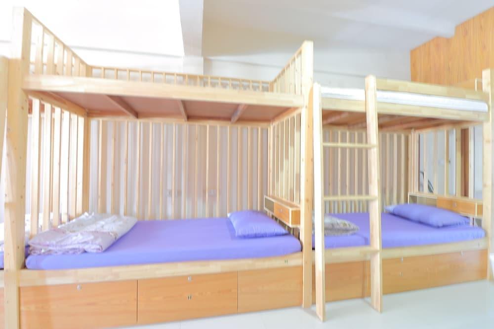 Saen Sabai Hostel - Tap to explore photos
