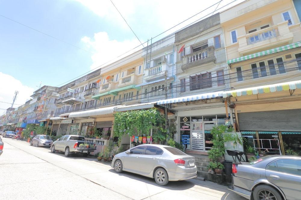 Saen Sabai Hostel - Tap to explore photos