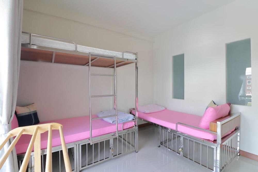 Saen Sabai Hostel - Tap to explore photos