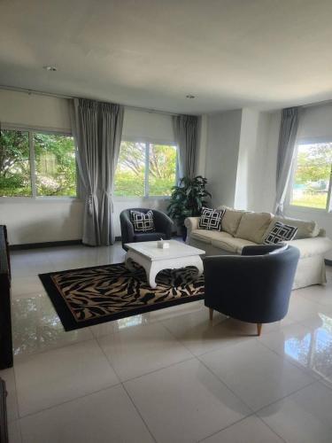ibeyond Apartment Romklao Suvarnabhumi - Tap to explore photos