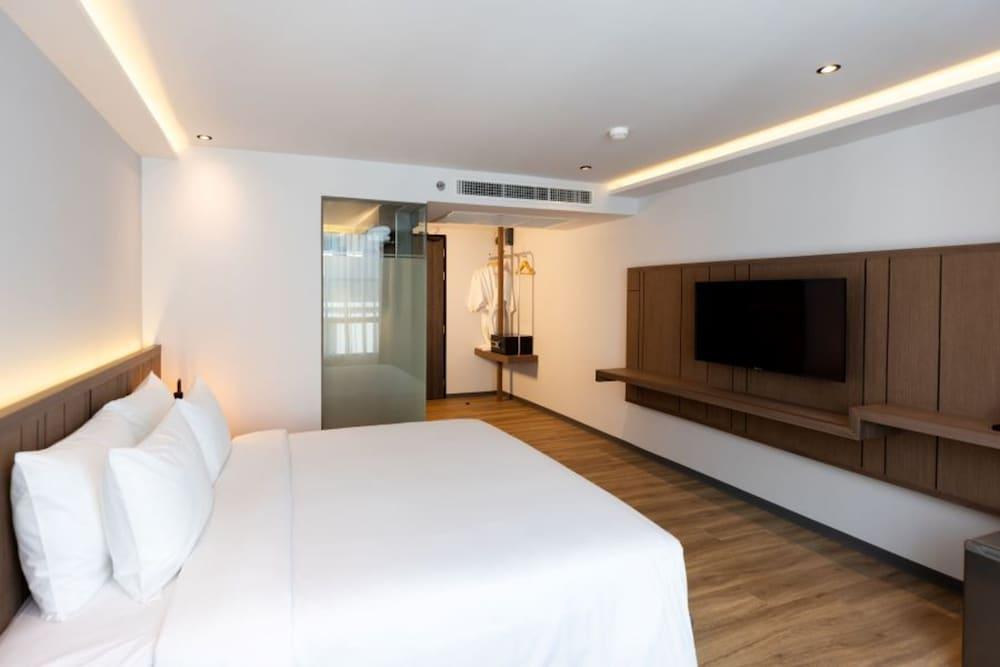Pure Eleven Hotel Bangkok - Tap to explore photos