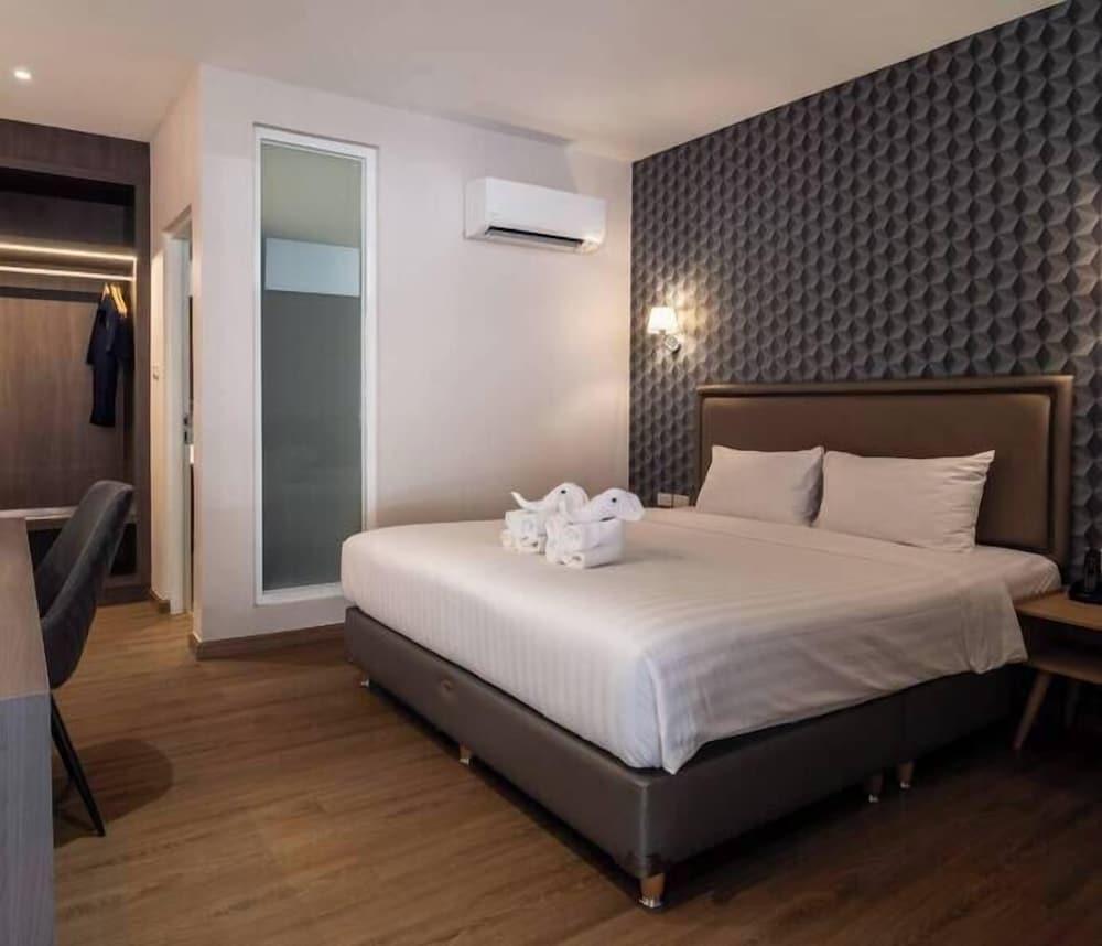 Lucky Hotel Bangkok Room Type - Superior Double or Twin Room (No Window)