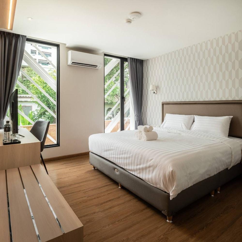Lucky Hotel Bangkok Room Type - Superior Double or Twin Room with City View