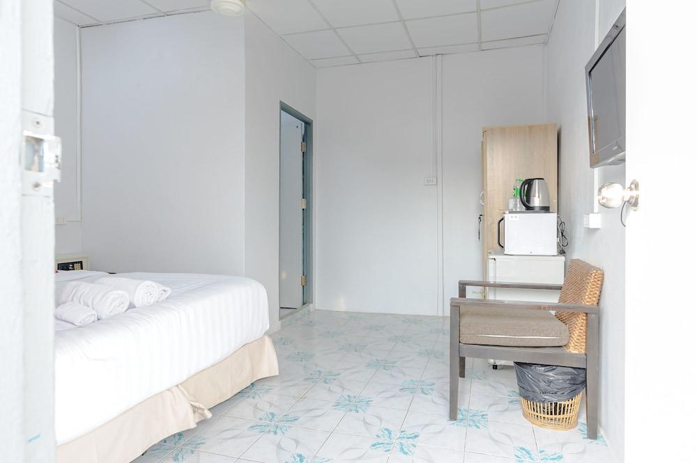 High5 Guesthouse Room Type - Basic Room.