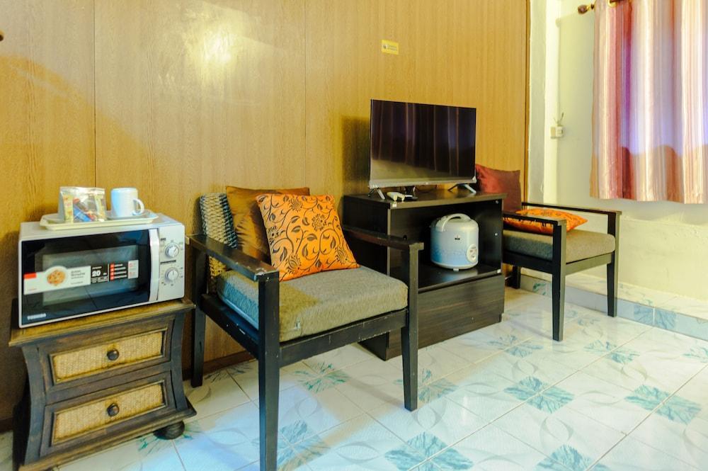 High5 Guesthouse Room Type - Standard Room