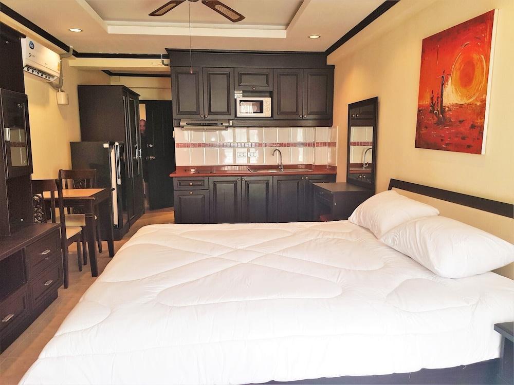 Jomtien Beach Condo sea View Studio Apartment 12th Floor - Tap to explore photos