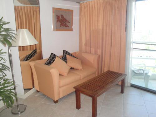 Jomtien View Talay Studio Apartments - Tap to explore photos