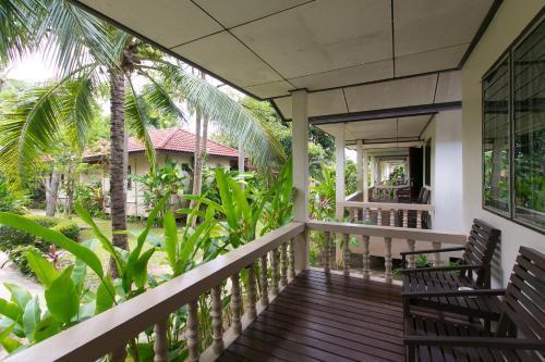 Thongtakian Resort Room Type - Standard Double Room