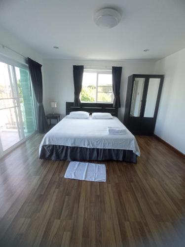 Charlie's Angels Hotel Restaurant