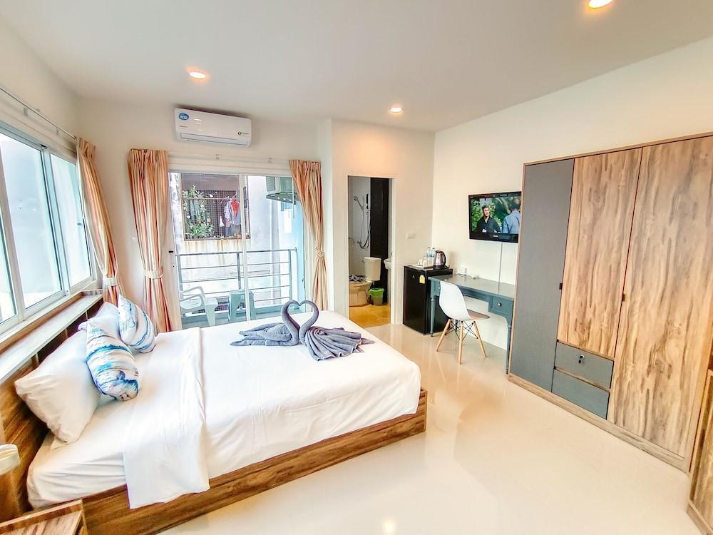 Sailor Hotel Pattaya - Nice Rooms & Steps to Walking Street Room Type - Double Room, Balcony