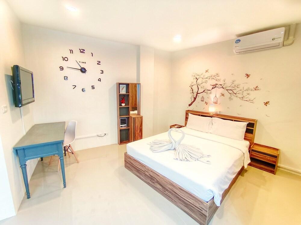 Sailor Hotel Pattaya - Nice Rooms & Steps to Walking Street Room Type - Deluxe Double Room