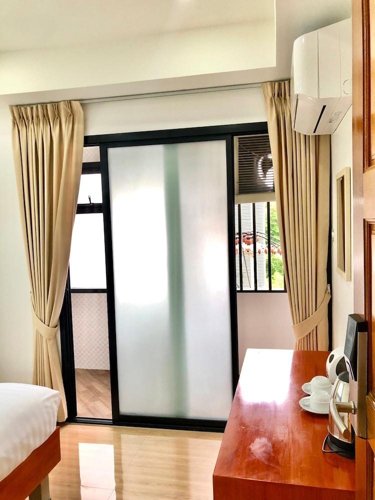 The Lodge Pattaya Room Type - Deluxe Double Room, Balcony