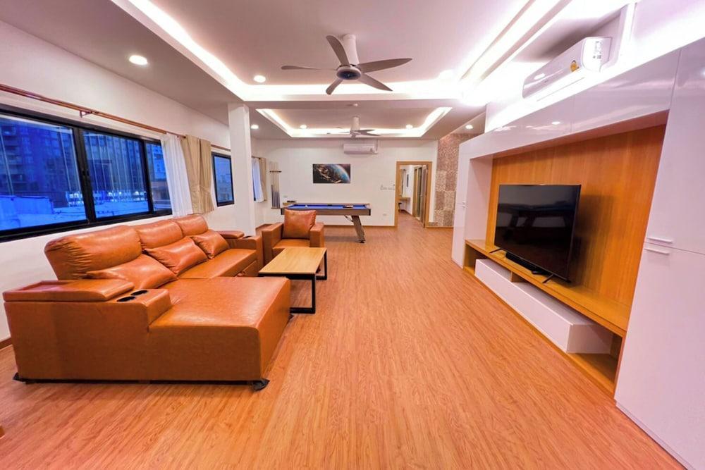The Lodge Pattaya Room Type - Family Penthouse