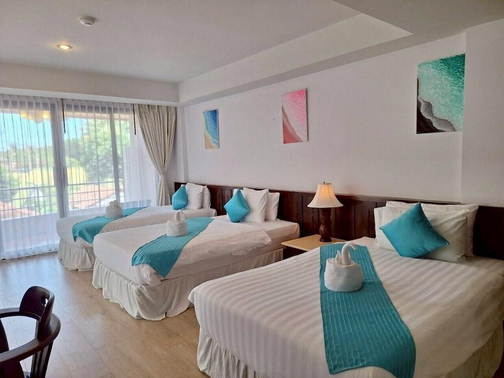 Smile Samui Beach Front Resort Room Type - Superior Triple Room