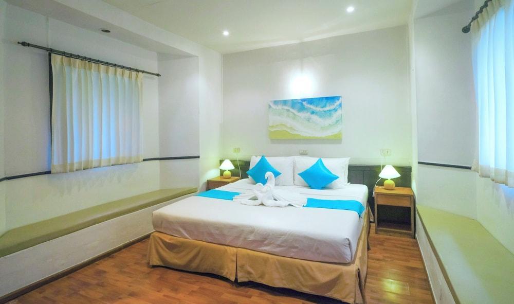 Smile Samui Beach Front Resort Room Type - Deluxe Bungalow