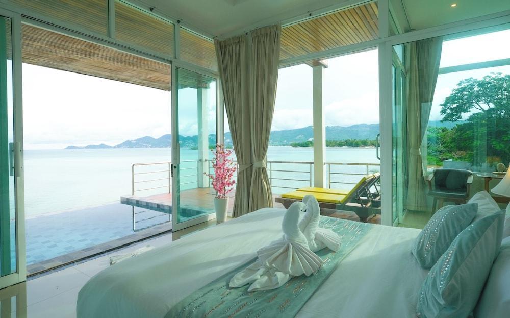 Smile Samui Beach Front Resort Room Type - Beachfront Pool Suit
