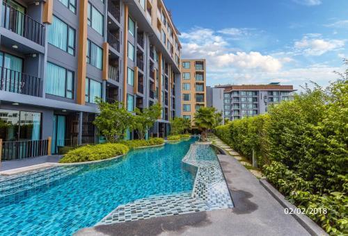 The Aristo by Holy Cow, 2-BR, mountain view - Tap to explore photos