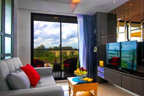 The Aristo by Holy Cow, 2-BR, mountain view - Tap to explore photos
