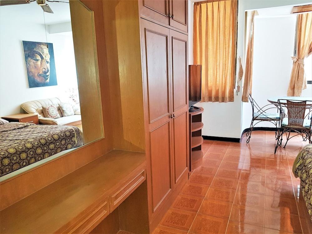Thepthip Mansion Pattaya 5th Floor Studio Apartment - Tap to explore photos