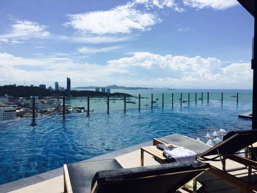 Pattaya Beach Sea View Rooftop Pool Resort - Tap to explore photos