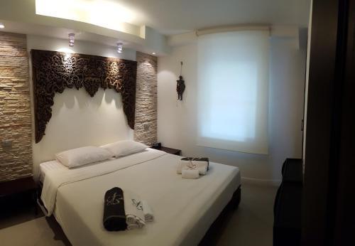 Karon Beach Apartment Sea View - Tap to explore photos