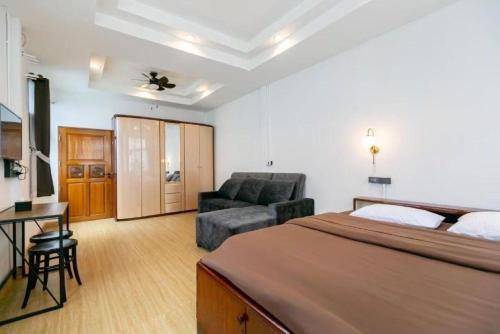 Taladnoi Paint House Room Type - Deluxe Double Room