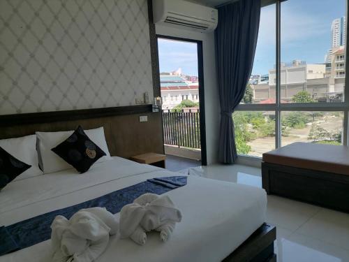 NJ Patong Hotel Room Type - Grand Deluxe Room with Balcony 