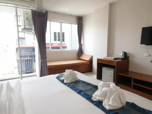 NJ Patong Hotel Room Type - Deluxe Double or Twin Room
