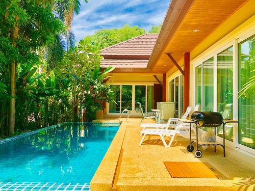 Thai Family karon Pool Villa 泰如家卡伦3卧泳池别墅