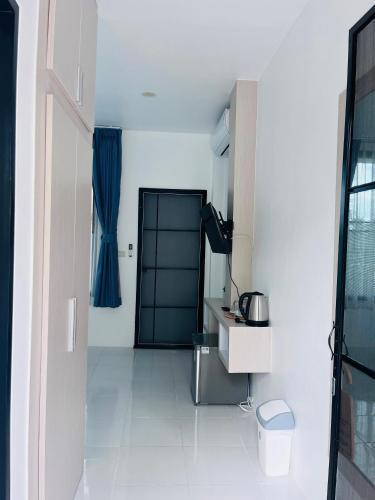White Seaview Residence - Tap to explore photos