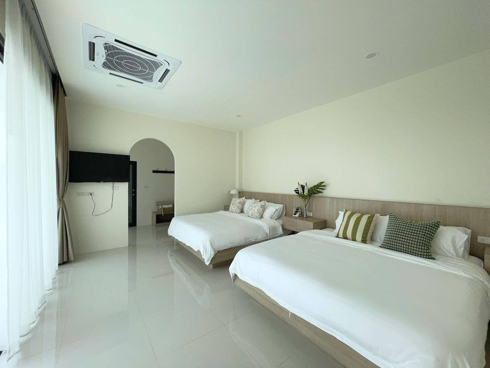 Karisma Private Villa Pattaya - Tap to explore photos